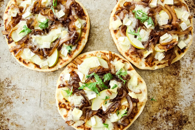 Caramelized-Onion-Apple-and-Brie-Flatbread-Pizza-7-768x512