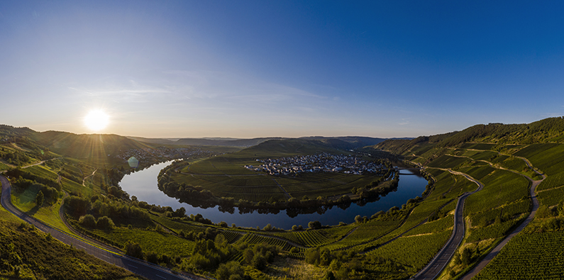 Drohne-Mosel-between-Leiwen-and-Trittenheim-Credits-David-Weimann_796x395px
