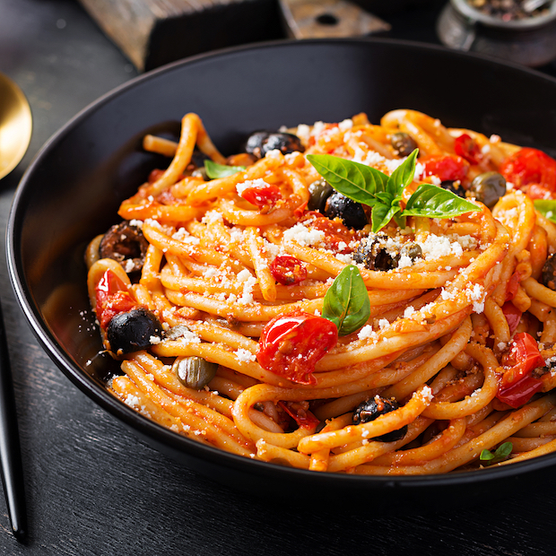 Spaghetti,Alla,Puttanesca,-,Italian,Pasta,Dish,With,Tomatoes,,Black