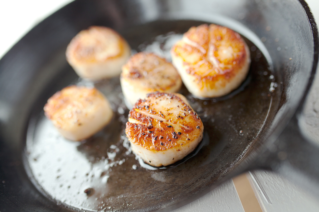 Seared,Scallops,In,Cast,Iron,Pan