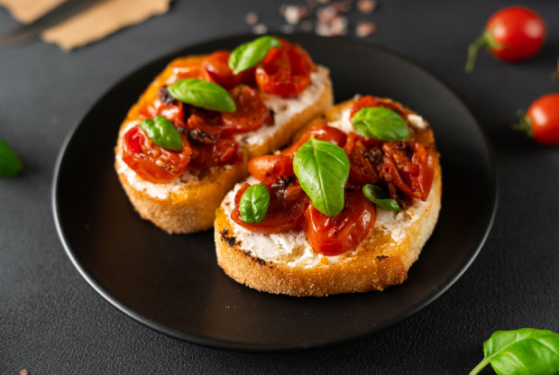 Slow-roasted-tomato-bruschetta-blog